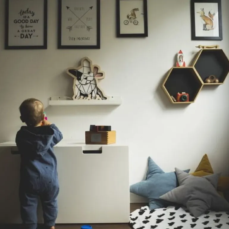 Drewniana Lampka Led Buldog Różowy 24h